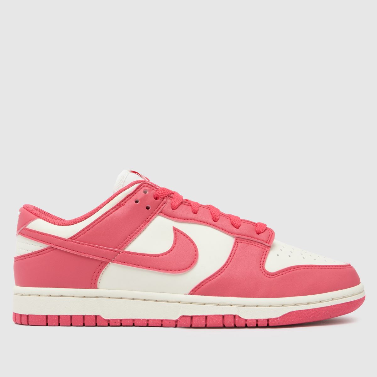 Nike dunk low trainers in white & pink