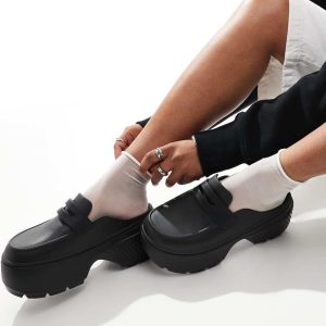 Crocs Unisex Stomp loafer in black