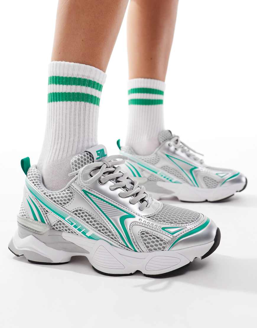 Steve Madden Speedster-E Trainers in Silver & Green