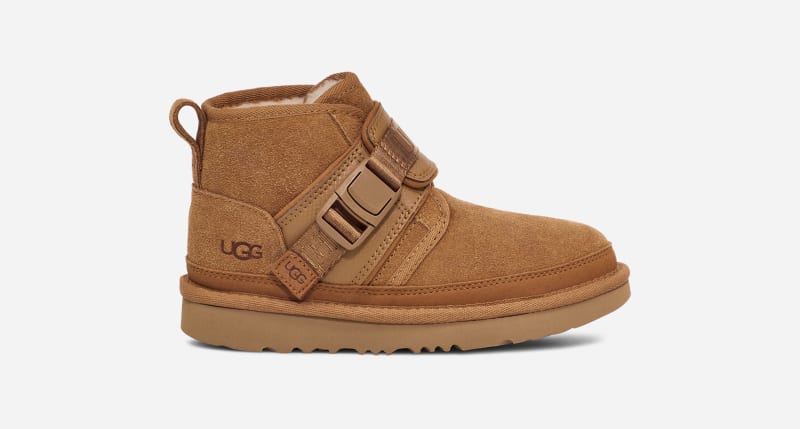 UGG® Neumel Snapback Boot for Kids in Brown, Size 3, Leather