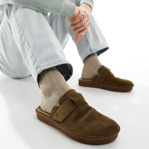 Clarks Litton mules in oakwood suede-Brown