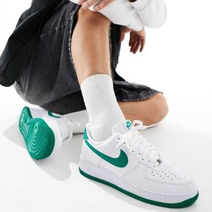 Nike Air Force 1 '07 men's trainers in white and green