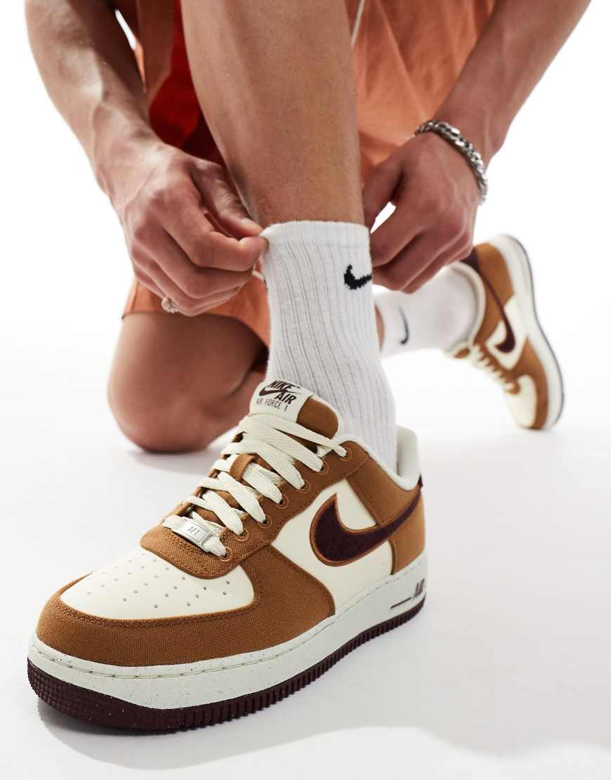 Nike Air Force 1 '07 trainers in brown and sail