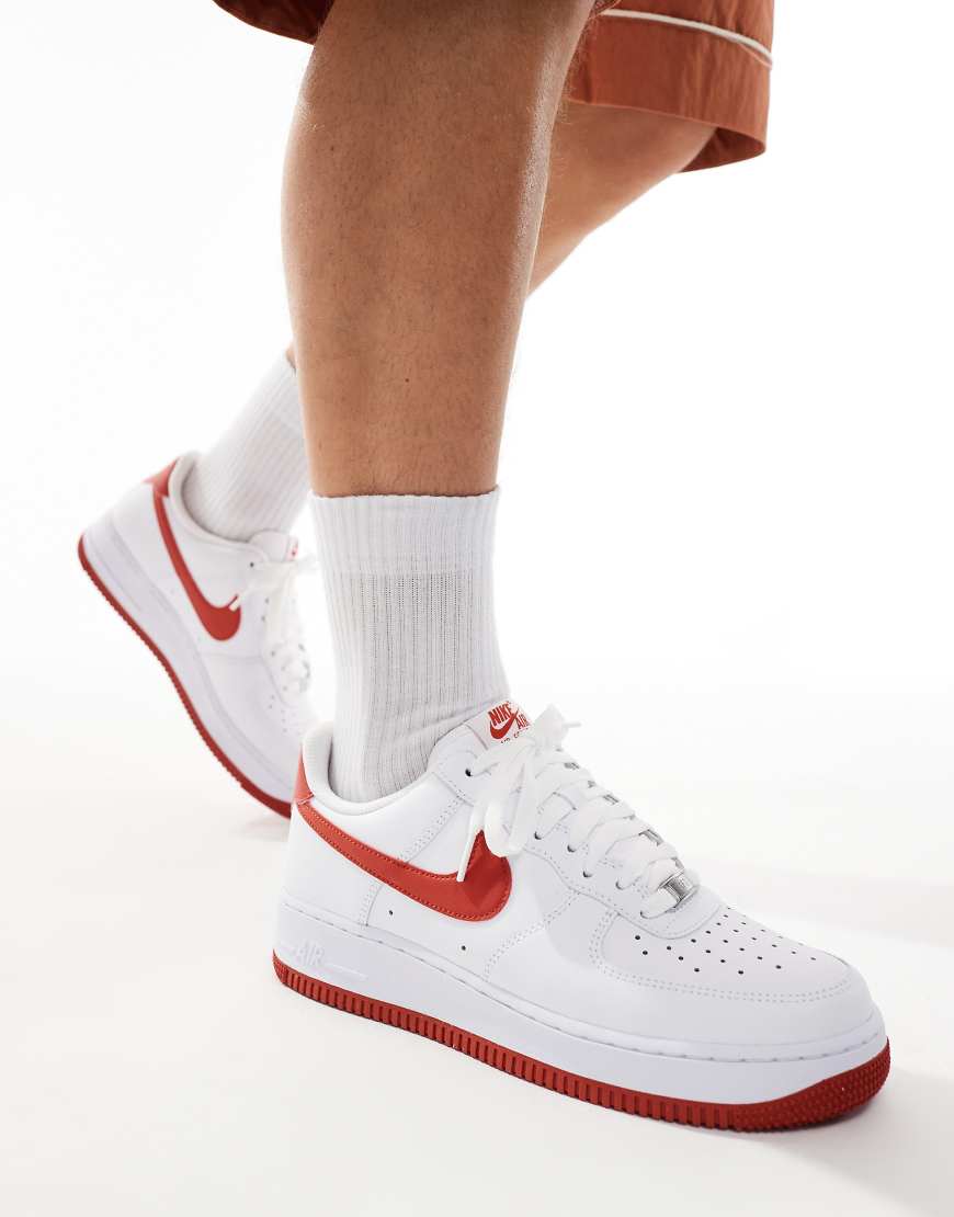 Nike Air Force 1 '07 trainers in white and red
