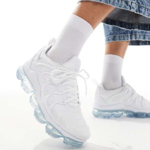 Nike Air Vapormax Plus trainers in triple white