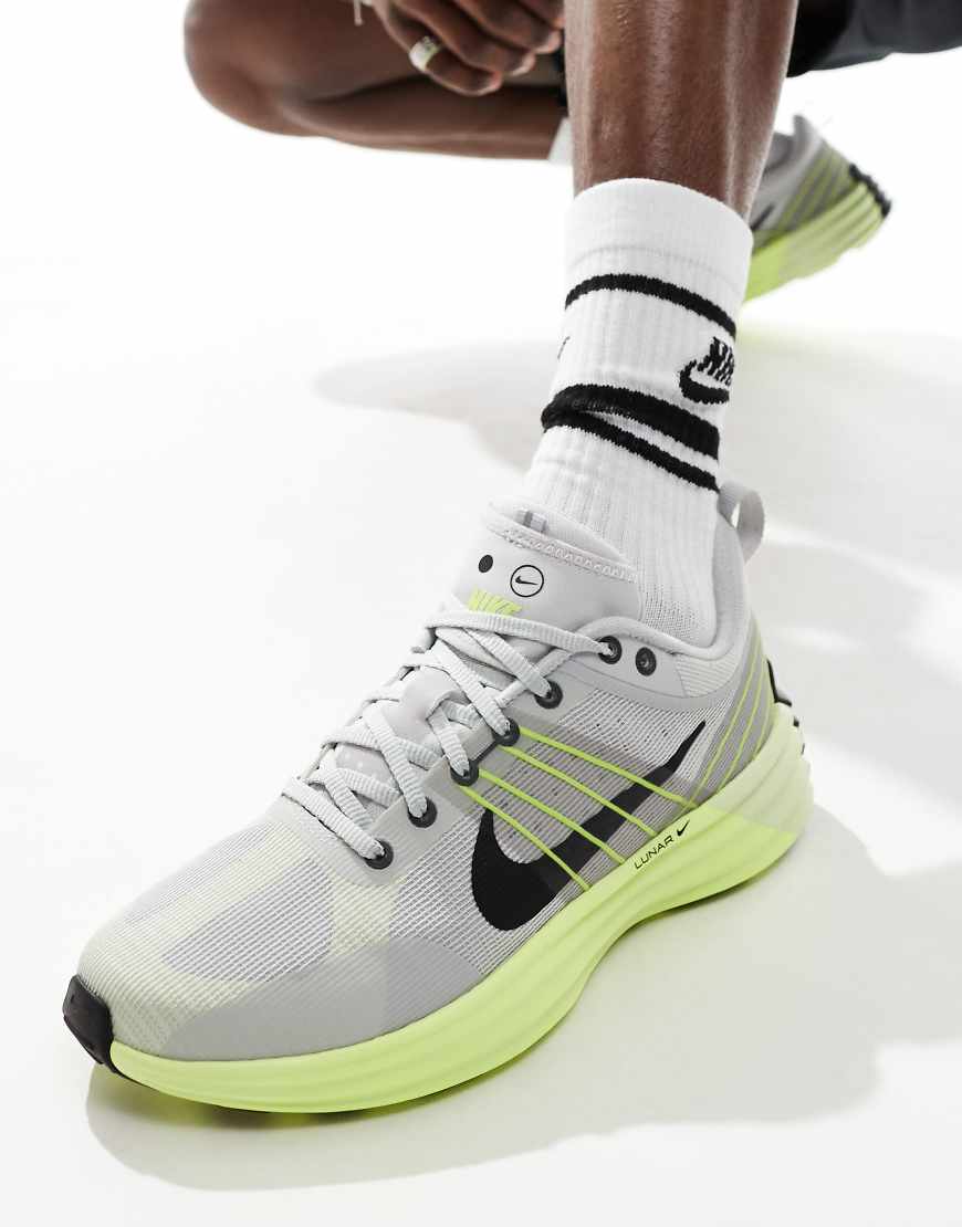 Nike Lunar Roam trainers in light grey and green-Silver