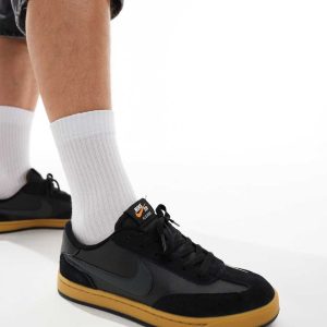 Nike SB FC Classic trainers in black