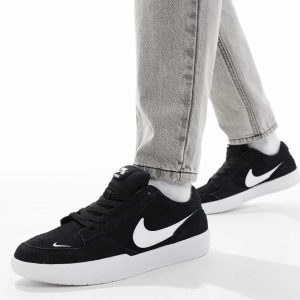 Nike SB Force 58 trainers in black and white