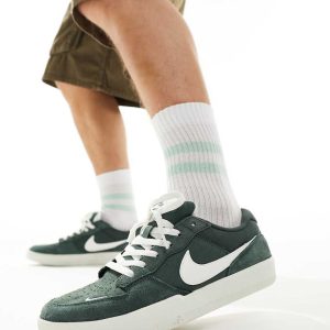 Nike SB Force 58 trainers in dark green and white