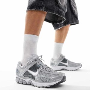 Nike Zoom Vomero 5 trainers in grey