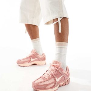 Nike Zoom Vomero 5 unisex trainers in pink-Red