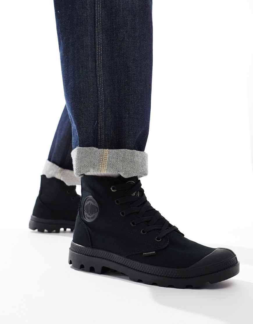 Palladium mono chrome boots in black