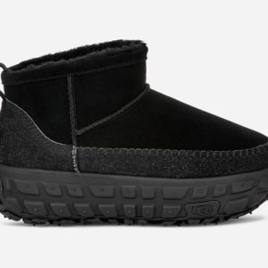 UGG® Venture Daze Ultra Mini Boot in Black, Size 6, Suede
