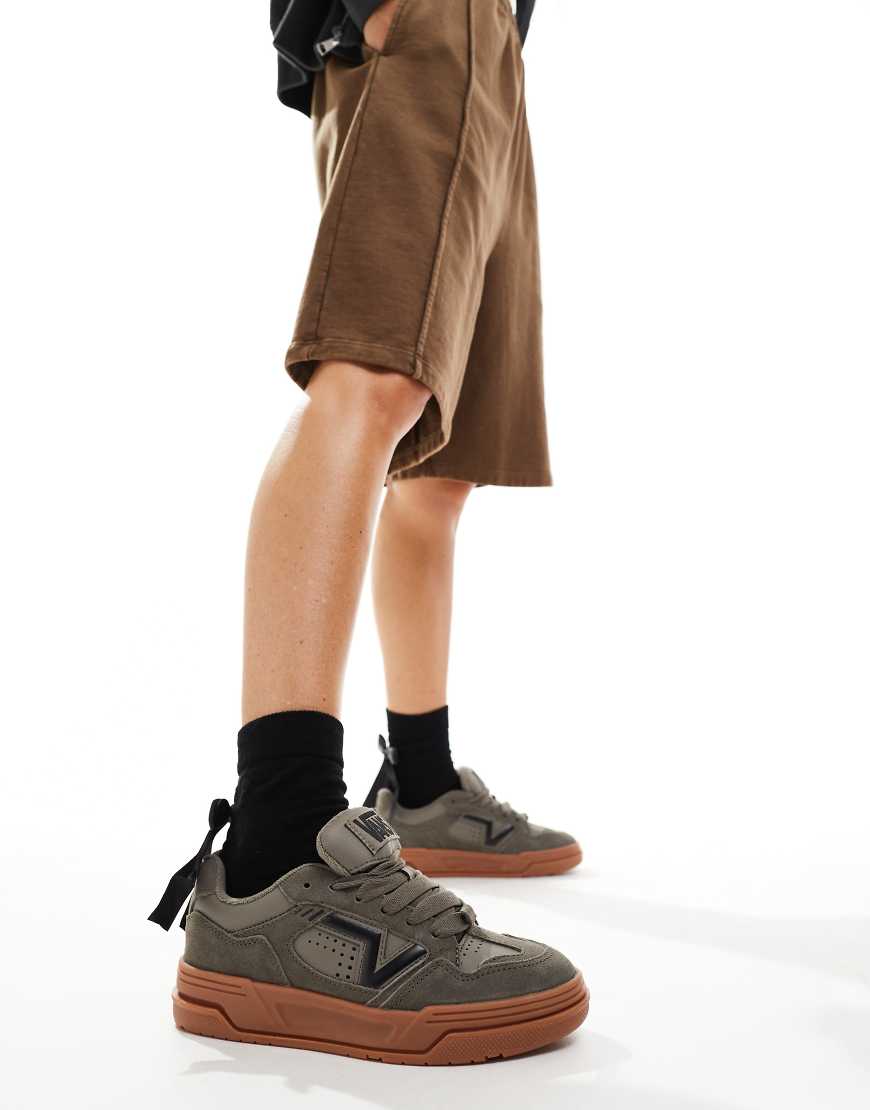 Vans upland chunky suede trainers in dark grey with gum sole