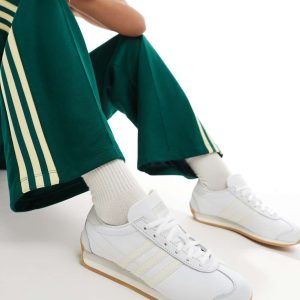adidas Originals Country OG trainers in off white