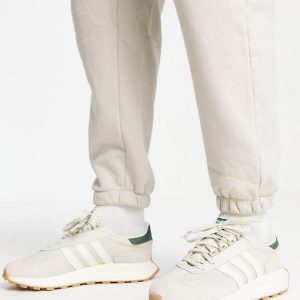 adidas Originals Retropy E5 trainers in grey