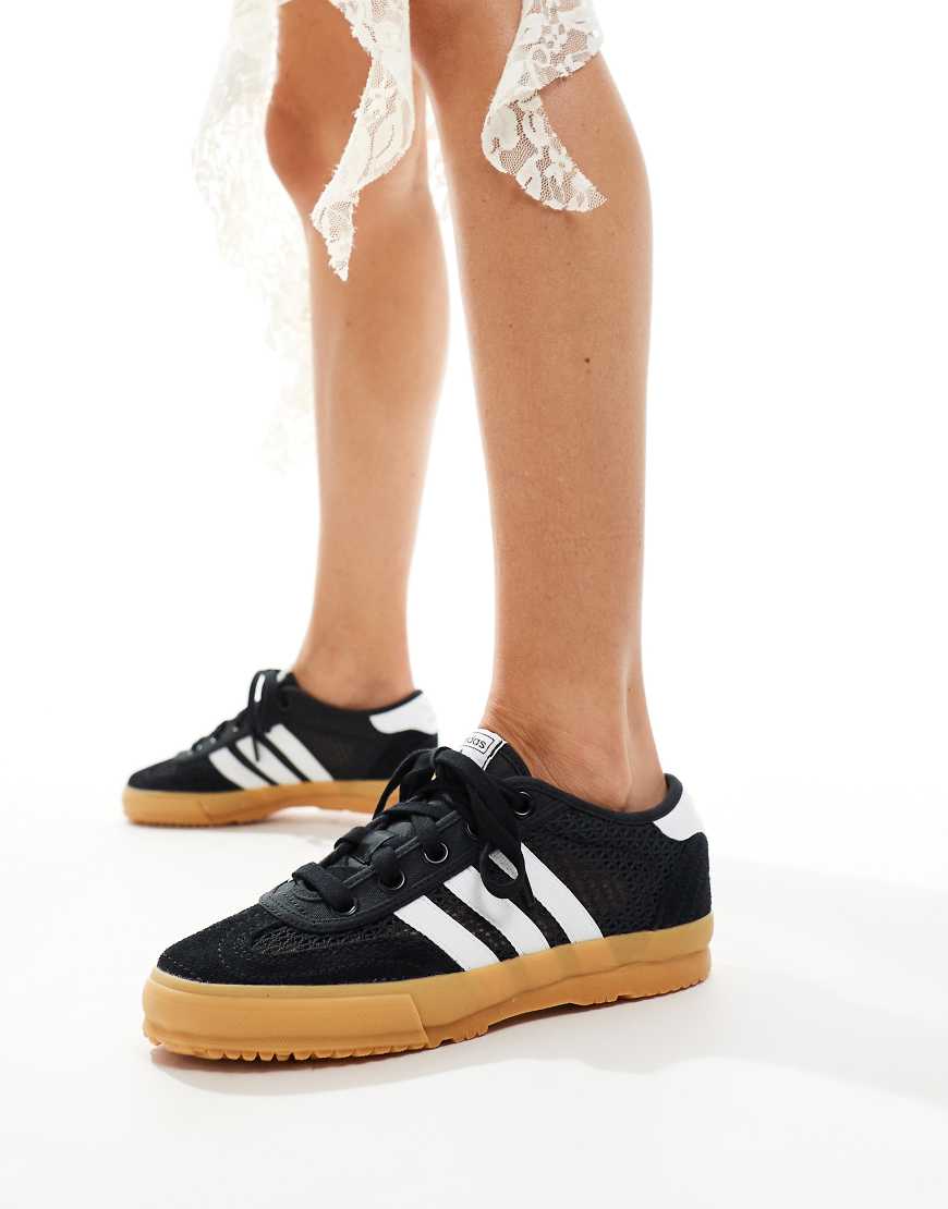 adidas Originals Tischtennis trainers in black