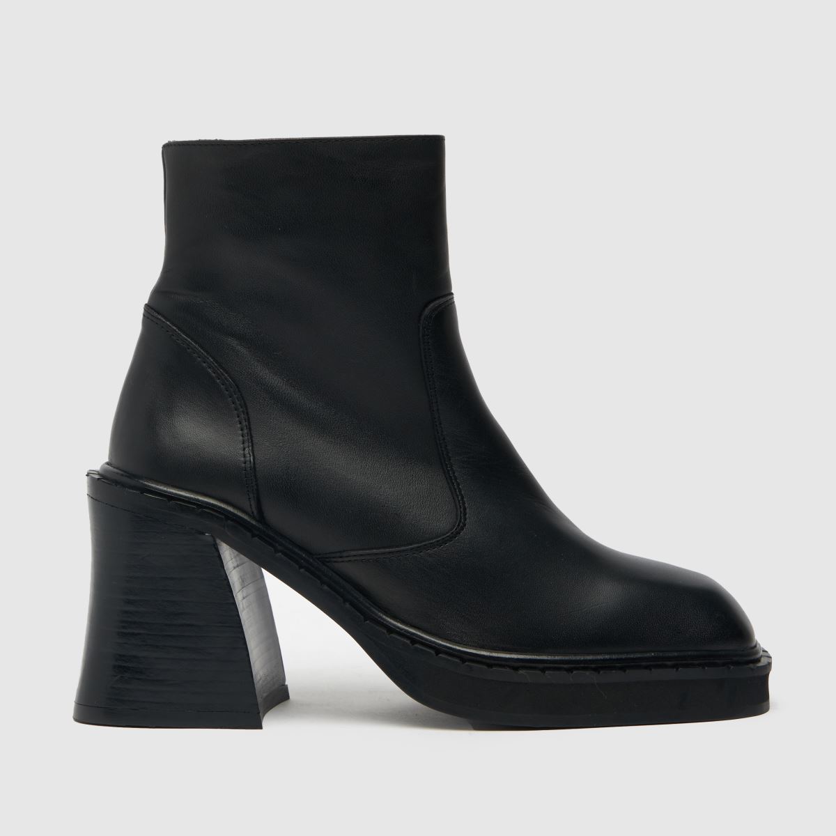 schuh the edit porter leather boots in black